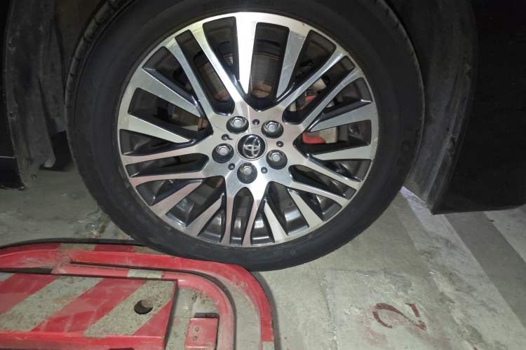 Used Toyota Alphard 2015 3.5L Luxury Edition Right Front Wheel Hub