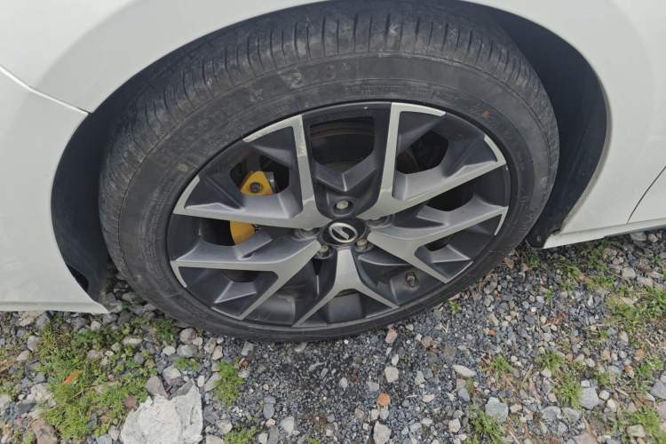 Used GAC Trumpchi EMPOW 2021 270T DCT J15 Version Left Front Wheel Hub