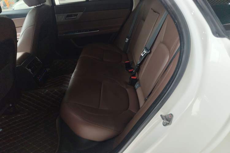 Used Jaguar XFL 2019 XFL 2.0T 250 PS Two-Wheel-Drive Luxury Edition
