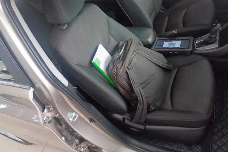 Used Hyundai Elantra (5th Generation / Langdong) 2016 1.6L Automatic Smart Version