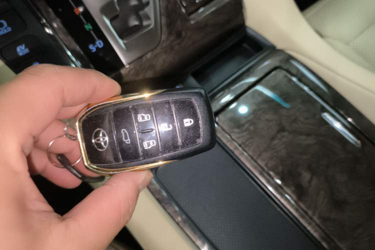 Used Toyota Vellfire 2023 Crown Dual-Engine 2.5L HV Ultimate Edition