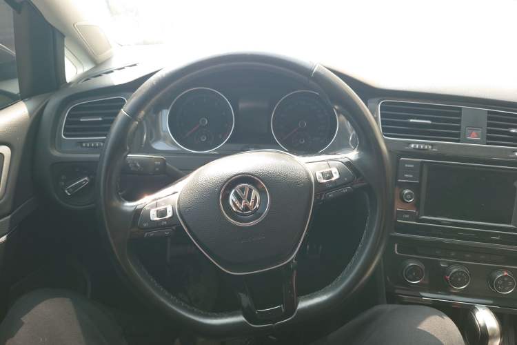 Used Volkswagen Golf 2018 230TSI Automatic Comfort Model Steering Wheel