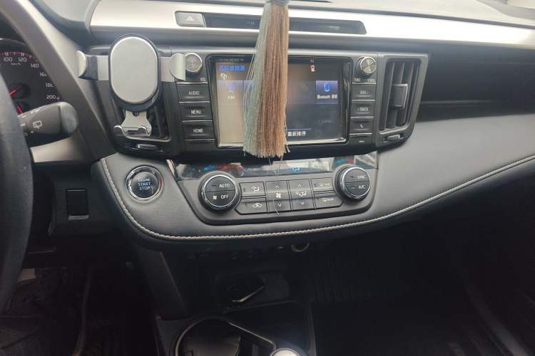 Used Toyota RAV4 2016 2.0L CVT Two-Wheel Drive Smart Edition China V Standard Audio And AC Panel