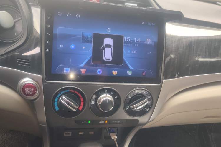 Used Honda Crider 2013 1.8L automatic luxury edition Audio And AC Panel