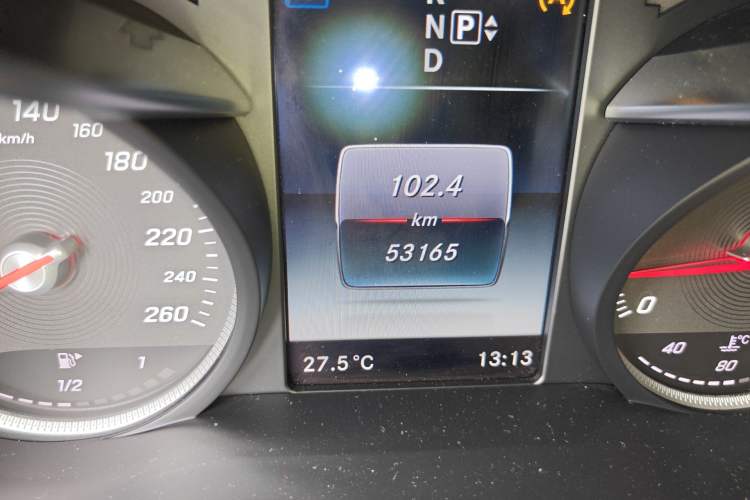 Used Mercedes-Benz C-Class 2015 C 180 L Sport Edition Odometer Close Up