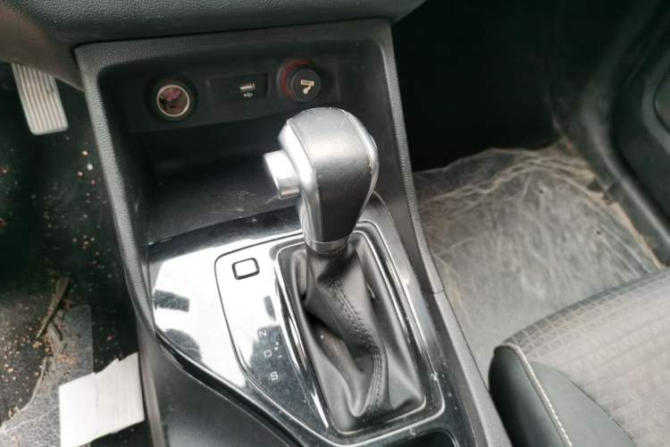 Used Baojun 730 2019 1.5T CVT Fashion Model 7 Seats China VI Emission Standard Gear Lever