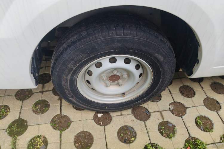 Used Farizon Xingxiang V 2023 V6E Zhonghang Lithium Battery 38.64kWh Value Edition Right Rear Wheel Hub