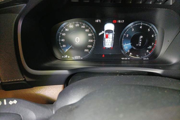 Used Volvo XC90 2017 T6 Prestige 7-Seater Odometer Close Up