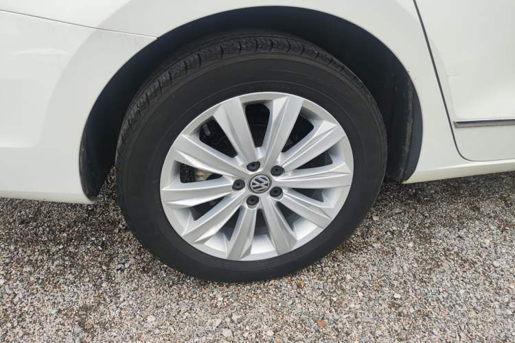 Used Volkswagen Bora 2016 1.6L Automatic Comfort Model Right Rear Wheel Hub