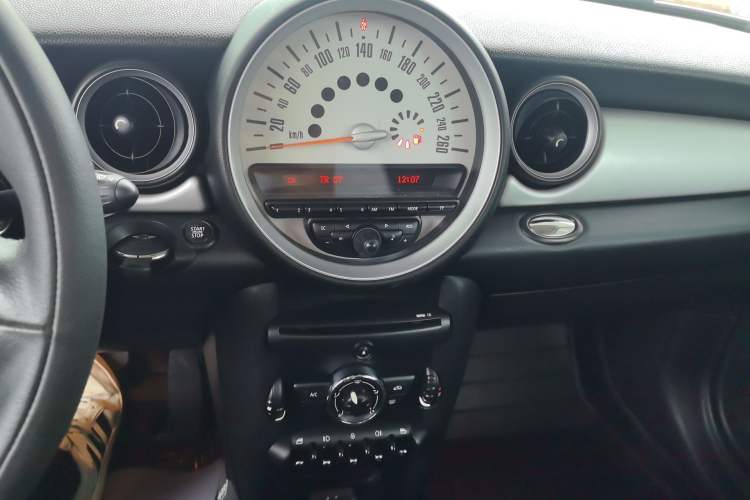 Used MINI 2011 1.6L ONE
