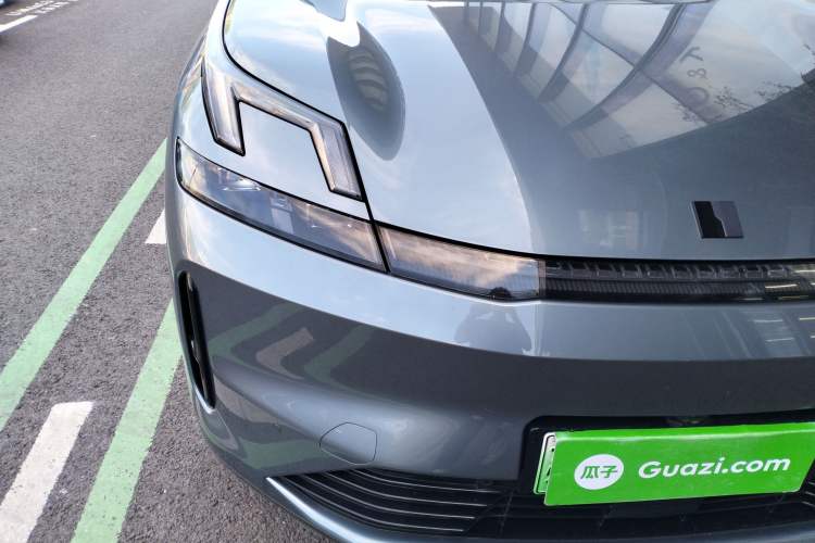 Used Lynk & Co 08 EM-P 2025 220 km All-Wheel-Drive Performance Halo