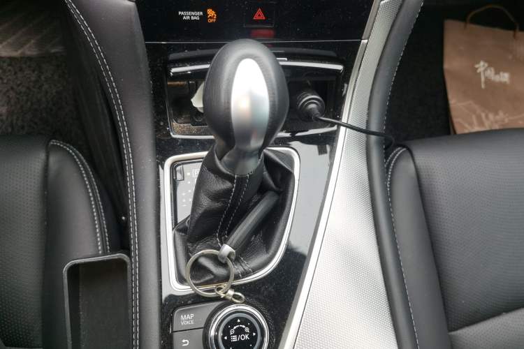 Used Infiniti Q50L 2015 2.0T Enjoyment Edition Gear Lever