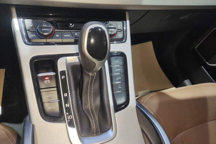 Used Geely Auto Emgrand X7 Sport 2016 1.8TD Automatic ZhiZun Version