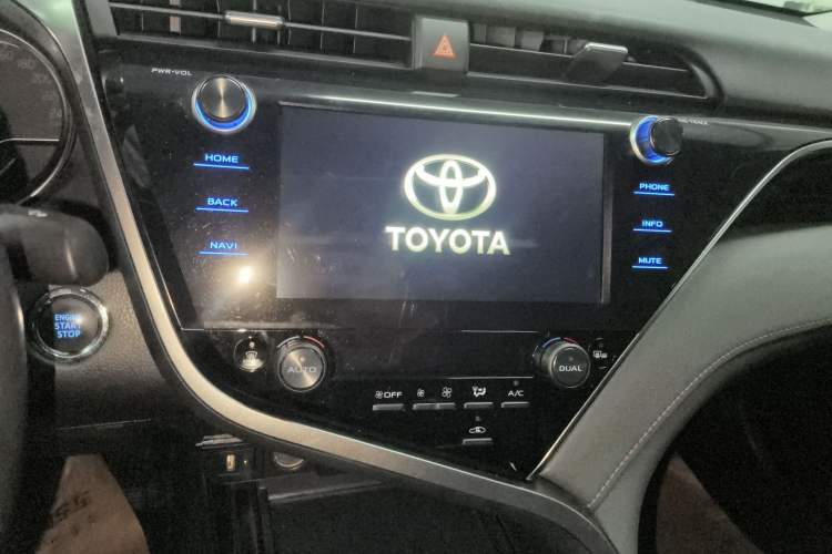 Used Toyota Camry 2019 2.0G Luxury Edition China VI Standard Audio And AC Panel