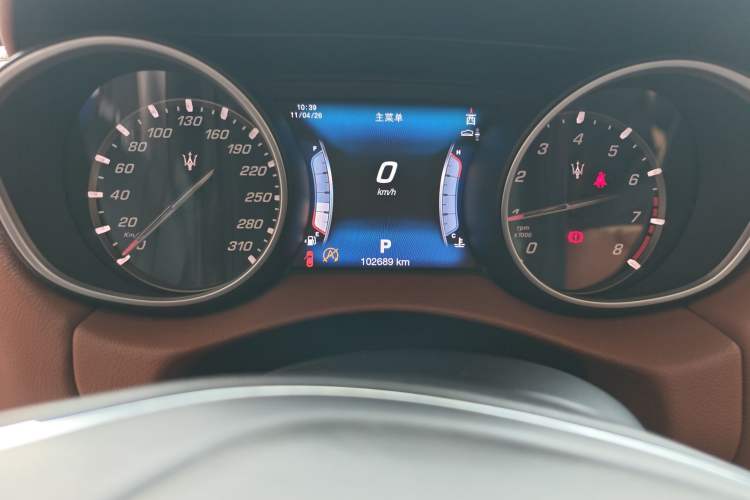 Used Maserati Levante 2018 3.0T Classic Edition Odometer Close Up