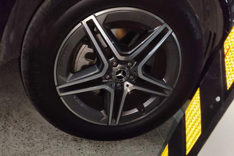 Used Mercedes-Benz GLE 2021 GLE 350 4MATIC Luxury Model Right Front Wheel Hub