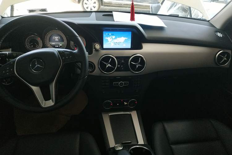 Used Mercedes-Benz GLK-Class 2013 GLK 300 4MATIC Dynamic Sunroof Model