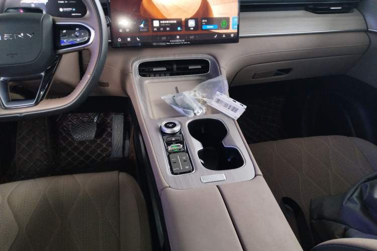 Used Chery Tiggo 8 PLUS C-DM 2025 1.5T 116 km Prestige Version 5 Seats
