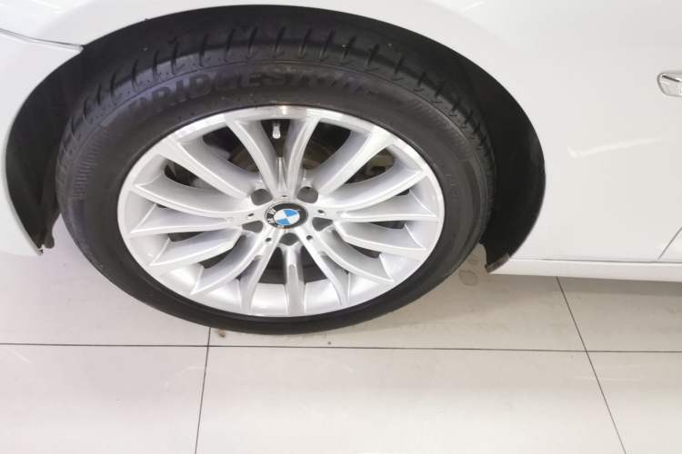 Used BMW 5 Series 2017 525Li Luxury Design Package Left Front Wheel Hub