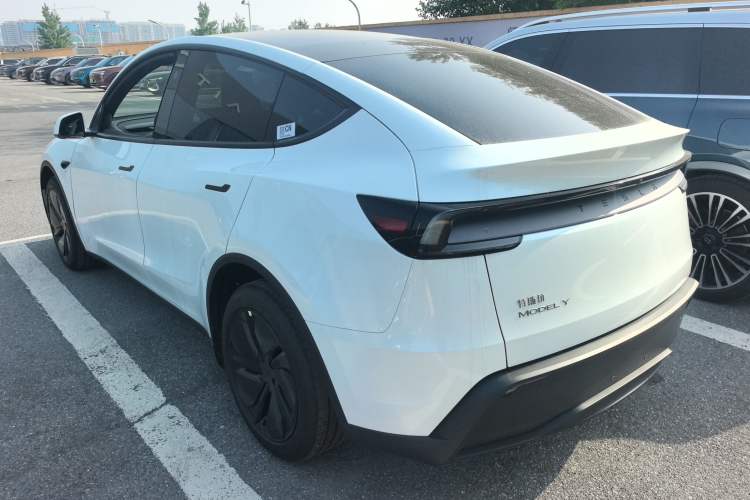 Used Tesla Model Y 2026 Rear-Drive Model Rear Left 45 Deg