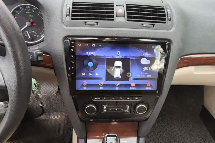 Used Skoda Octavia 2013 1.6L Automatic Yijun Edition Audio And AC Panel