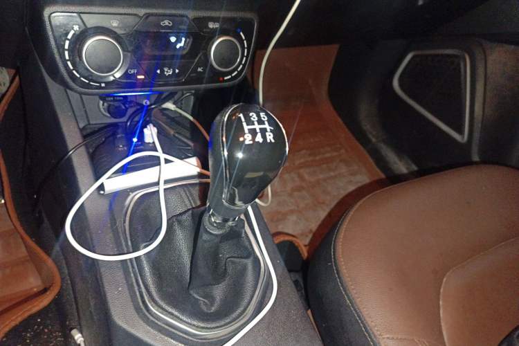 Used FAW Senya R7 2016 1.6L Manual Smart Version Gear Lever