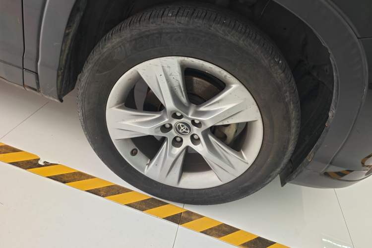 Used Toyota Highlander 2018 2.0T Four-Wheel Drive Prestige Version 7 Seats China VI Standard