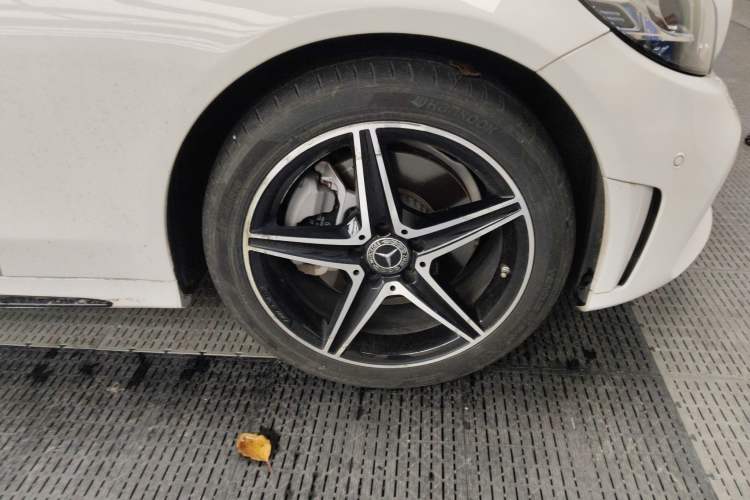 Used Mercedes-Benz C-Class 2020 Restyled C 260 Sport Edition Right Front Wheel Hub