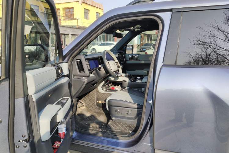 Used Formula Leopard 5 2023 Cloud Ride Flagship Edition