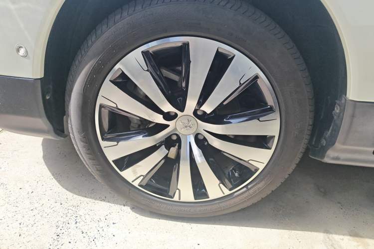 Used Peugeot 3008 2016 1.6THP Automatic Prestige Edition Left Front Wheel Hub