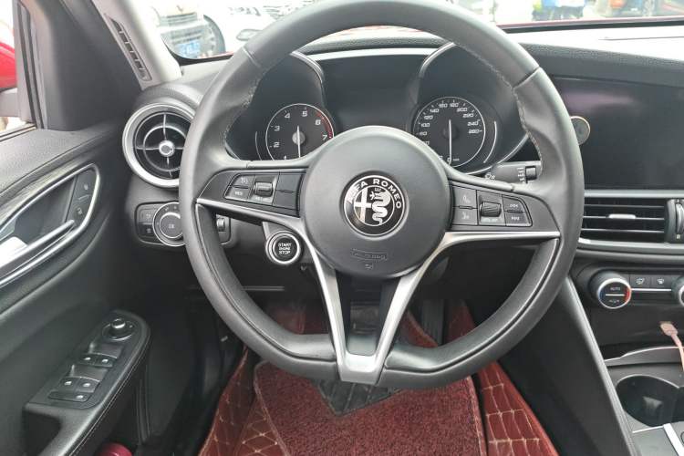 Used Alfa Romeo Giulia 2017 2.0T 200HP Luxury Edition