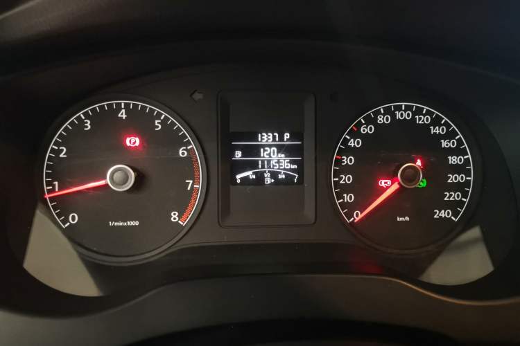 Used Volkswagen Sagitar 2014 1.6L Automatic Fashion Model Instrument Cluster