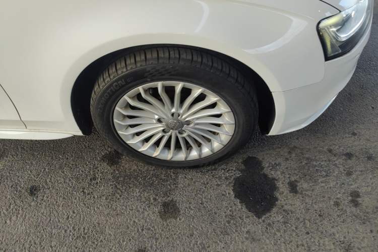 Used Audi A4L 2015 35 TFSI Automatic Comfort Model Right Front Wheel Hub