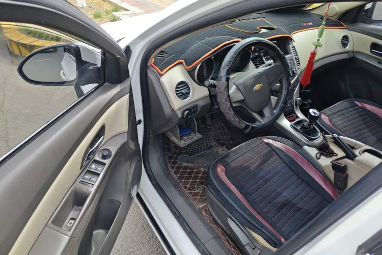 Used Chevrolet Cruze 2015 1.5L Classic SL MT Driver Seat