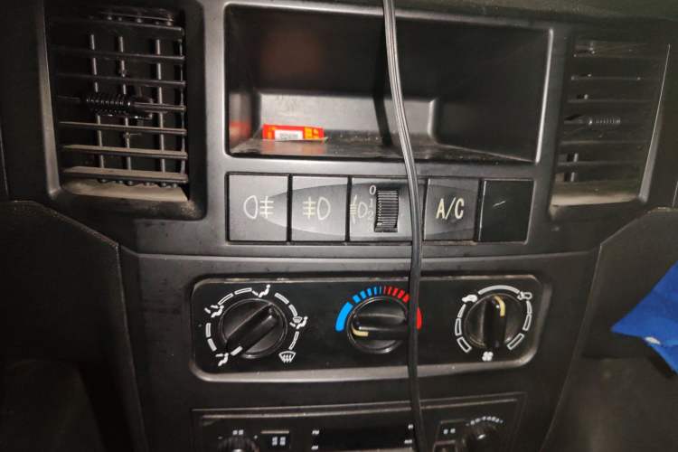 Used Wuling Zhiguang 2015 1.2L Practical LS-I Model Audio And AC Panel