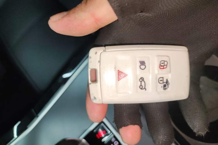 Used Land Rover Range Velar 2024 Dynamic SE Interior 1