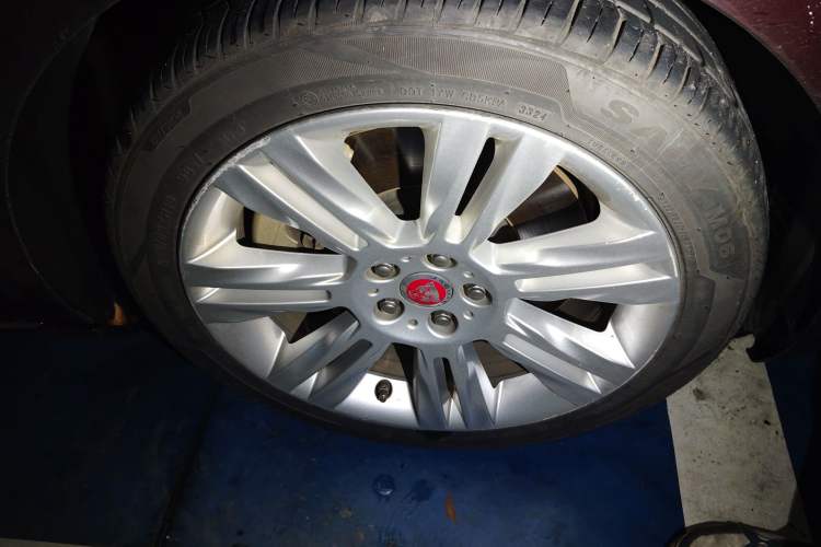 Used Jaguar XFL 2018 XFL 3.0 SC 340 PS Luxury Edition Right Front Wheel Hub