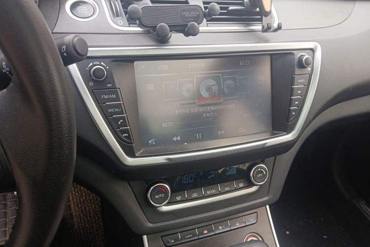 Used Land X7 2018 Geely Jingyue 1.5T Panoramic Luxury Model Audio And AC Panel