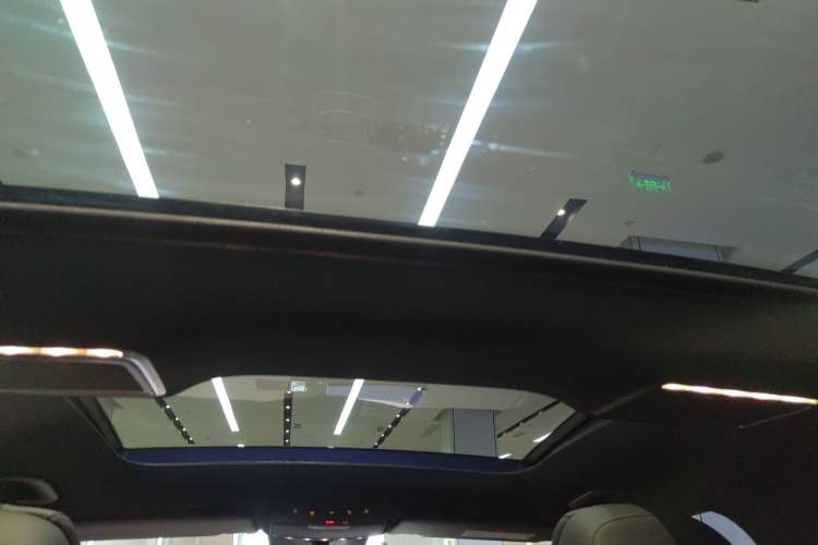 Used Mercedes-Benz GLC 2022 Refreshed GLC 300 L 4MATIC Dynamic Edition Headliner