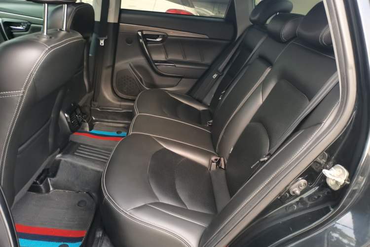 Used GAC Trumpchi GA6 2016 235T Manual Elite Edition Interior 4