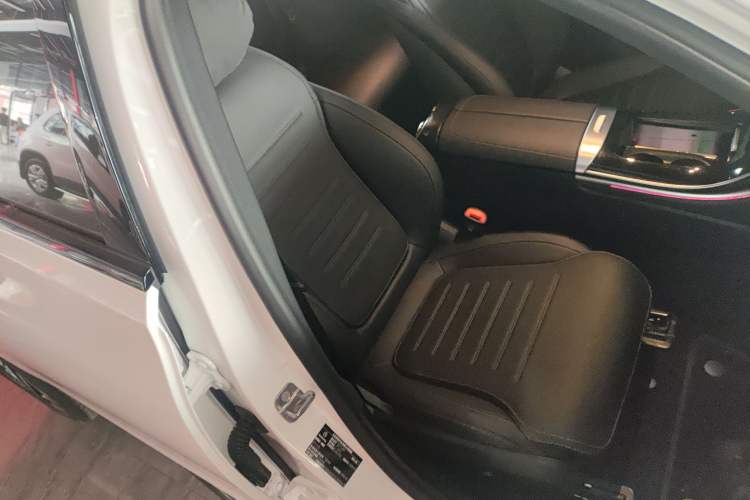 Used Mercedes-Benz C-Class 2025 C 260 L Obsidian Night Sport Edition
