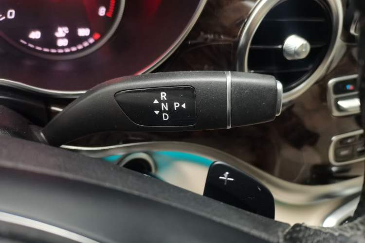 Used Mercedes-Benz V-Class 2018 V 260 L Prestige Extended Version China VI Gear Lever