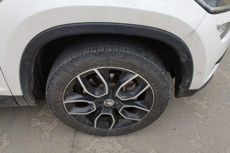 Used Skoda Kodiaq 2019 Facelifted TSI330 5-Seater Two-Wheel-Drive Luxury Enjoyment Edition China VI Standard Right Front Wheel Hub