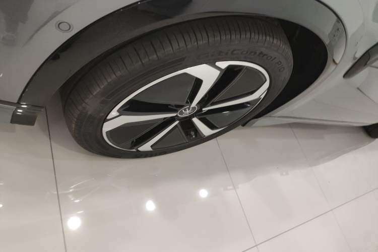 Used BYD Song L EV 2025 Intelligent Driving Version 662 km LiDAR Excellence Edition Exterior 4