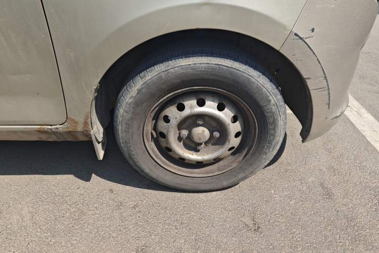 Used Wuling Rongguang V 2016 1.5L Practical Version Right Front Wheel Hub