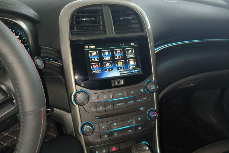 Used Chevrolet Malibu 2014 2.0L Automatic Luxury Edition Audio And AC Panel