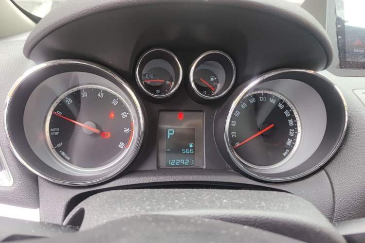 Used Buick Encore 2015 1.4T Automatic Two-Wheel Drive Urban Elite Version
