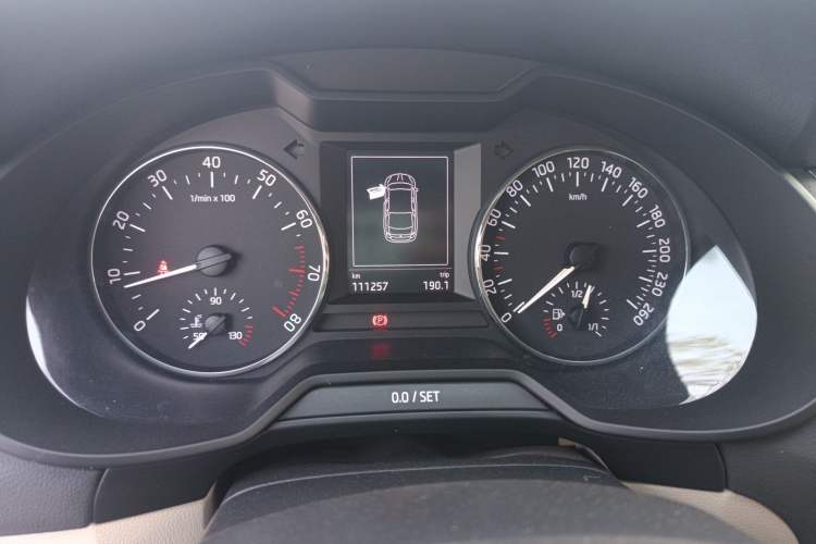 Used Skoda Octavia 2015 1.6L Manual Yijun Edition Odometer Close Up