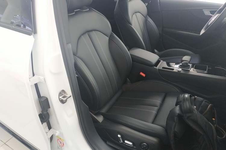 Used Audi A4L 2024 40 TFSI Luxury Dynamic Edition Right Front Seat