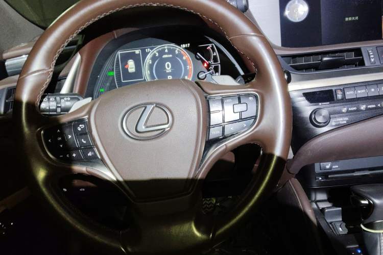 Used Lexus ES 2022 300h Excellence Edition Steering Wheel
